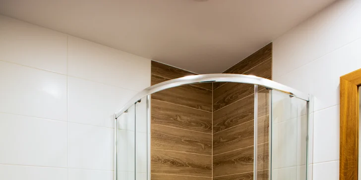 Pobyt v Lipovej-Lázňach: raňajky alebo polpenzia, trekingové palice a pivo Kanec