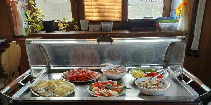 Pobyt v Lipovej-Lázňach: raňajky alebo polpenzia, trekingové palice a pivo Kanec