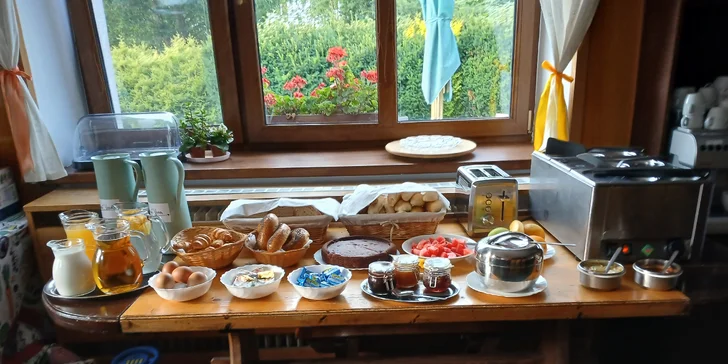 Pobyt v Lipovej-Lázňach: raňajky alebo polpenzia, trekingové palice a pivo Kanec