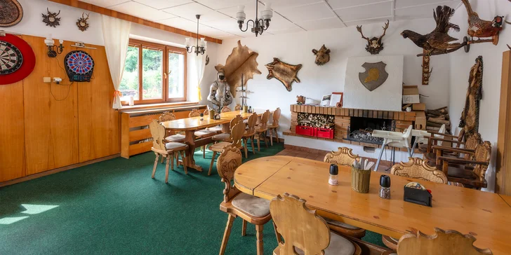 Pobyt v Lipovej-Lázňach: raňajky alebo polpenzia, trekingové palice a pivo Kanec