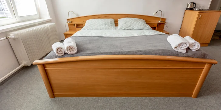 Pobyt v Lipovej-Lázňach: raňajky alebo polpenzia, trekingové palice a pivo Kanec