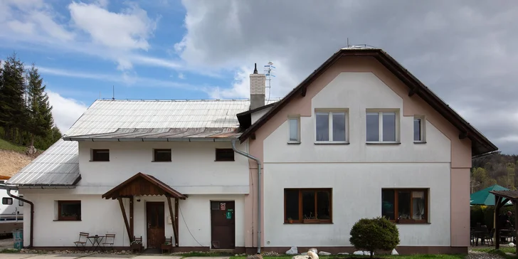 Pobyt v Lipovej-Lázňach: raňajky alebo polpenzia, trekingové palice a pivo Kanec