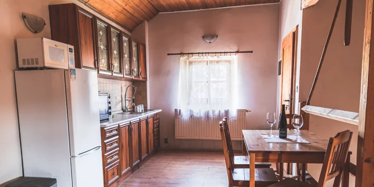 Pobyt na farme s koňmi, prasiatkami aj ovcami kúsok od Mosteckého jazera aj vrátane raňajok