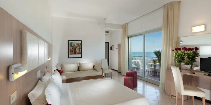 Dovolenka pri Rimini: hotel pri pláži, raňajky, polpenzia alebo plná penzia aj bazén a vírivka