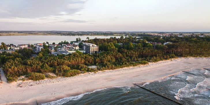 Kúpeľný hotel medzi Baltským morom a jazerom Jamno: neobmedzený wellness aj polpenzia