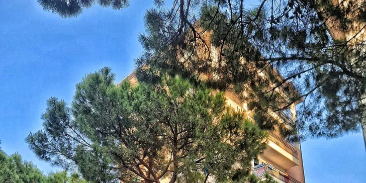 Talianske Jesolo: 3* hotel priamo na pláži a raňajky alebo polpenzia