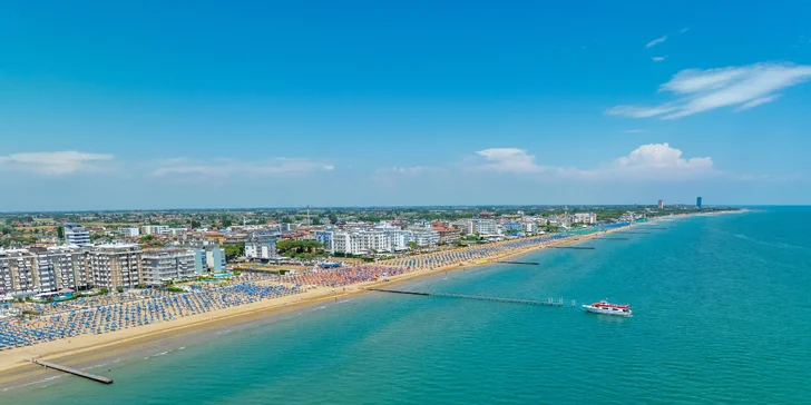 Talianske Jesolo: 3* hotel priamo na pláži a raňajky alebo polpenzia
