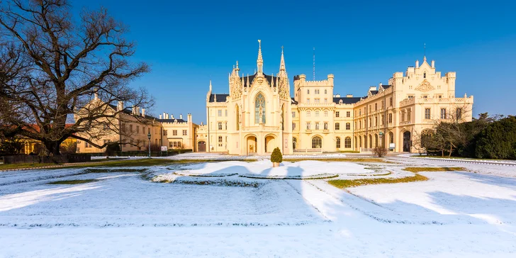 Dovolenka v Zámockom hoteli Lednice: terasa s výhľadom na zámok, raňajky alebo polpenzia a víno