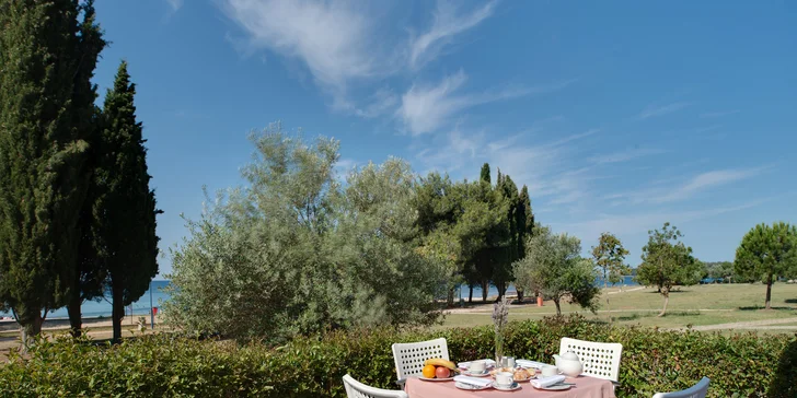 Hurá na Istrii: 3* apartmány priamo pri pláži, raňajky alebo polpenzia, bazén s toboganmi