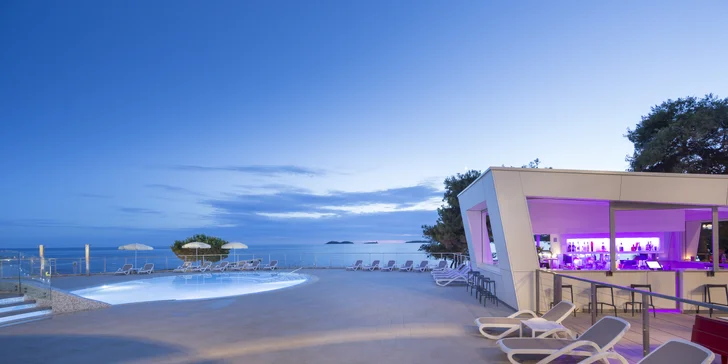 Hurá na Istrii: 3* apartmány priamo pri pláži, raňajky alebo polpenzia, bazén s toboganmi