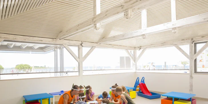 Hurá na Istrii: 3* apartmány priamo pri pláži, raňajky alebo polpenzia, bazén s toboganmi