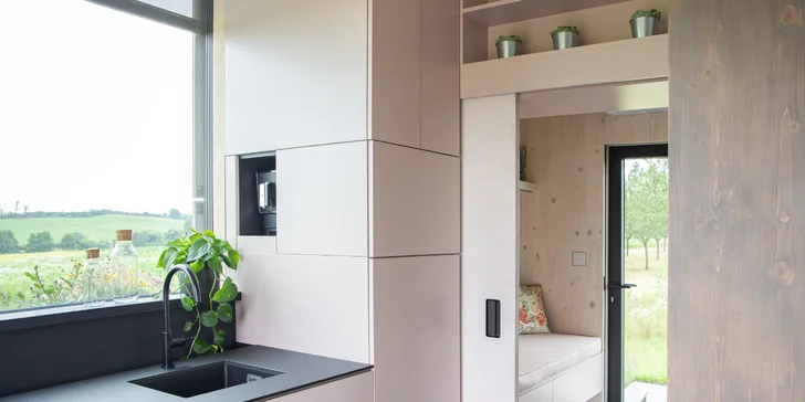 Netradičné ubytovanie v ulite: domček s premyslenými detailmi až pre 5 osôb