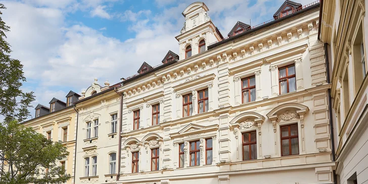 Pobyt v centre Chomutova: historický hotel s raňajkami alebo polpenziou
