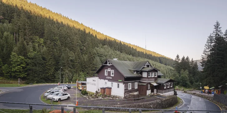 Pobyt v Peci pod Sněžkou až pre 6 osôb: raňajky, fľaša vína aj sauna