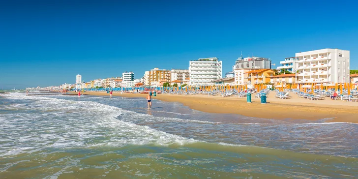 Talianske Jesolo: 3* hotel priamo na pláži a raňajky alebo polpenzia