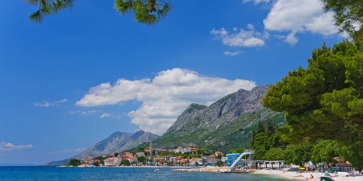 Dovolenka v chorvátskom Gradaci: 4* hotel pri pláži, s raňajkami alebo polpenziou