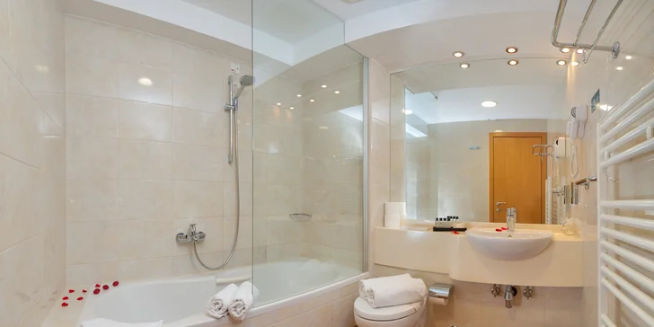 Dovolenka v chorvátskom Gradaci: 4* hotel pri pláži, s raňajkami alebo polpenziou