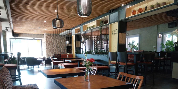 Do zoo aj na Ještěd: pobyt v hoteli a hosteli s raňajkami v pokojnej časti Liberca