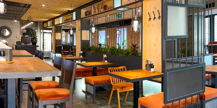 Do zoo aj na Ještěd: pobyt v hoteli a hosteli s raňajkami v pokojnej časti Liberca