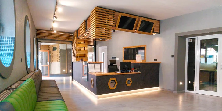 Do zoo aj na Ještěd: pobyt v hoteli a hosteli s raňajkami v pokojnej časti Liberca