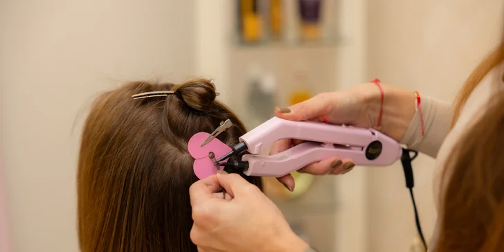 Predĺženie a zahustenie vlasov nano spojmi aj posúvanie a údržba