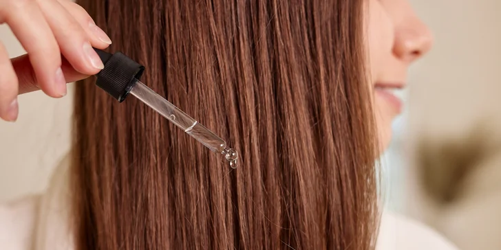 Rekonštrukčná vlasová kúra alebo brazílsky keratín pre dokonale rovné vlasy