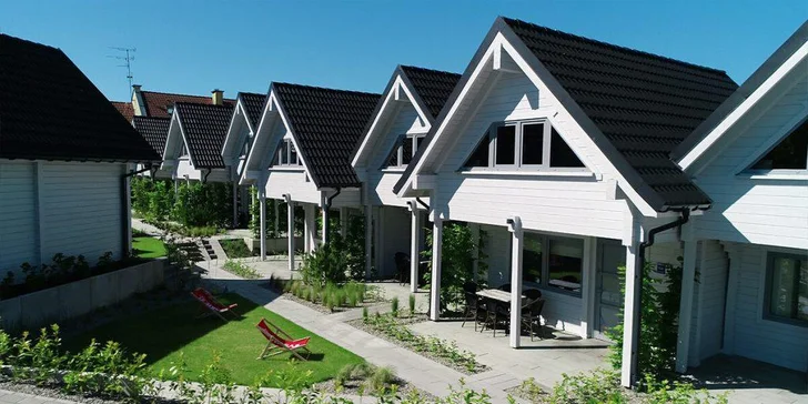 Rodinná dovolenka pri Baltiku: dvojposchodové domčeky 500 metrov od pláže, bazény a vírivky