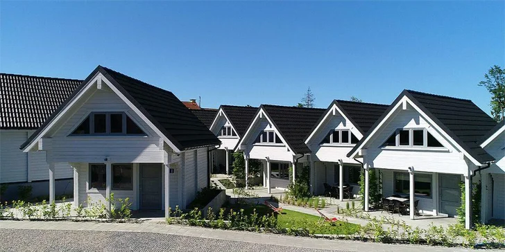 Rodinná dovolenka pri Baltiku: dvojposchodové domčeky 500 metrov od pláže, bazény a vírivky