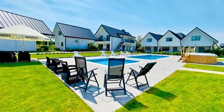 Rodinná dovolenka pri Baltiku: dvojposchodové domčeky 500 metrov od pláže, bazény a vírivky