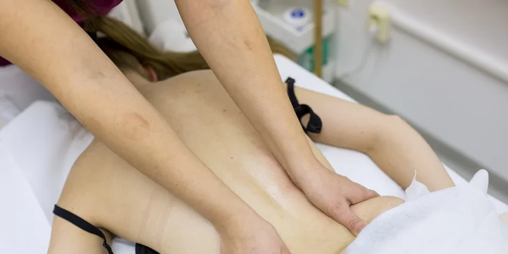 Masáže: klasická, celotelová aj kombinácia s rašelinovým zábalom či bankovaním