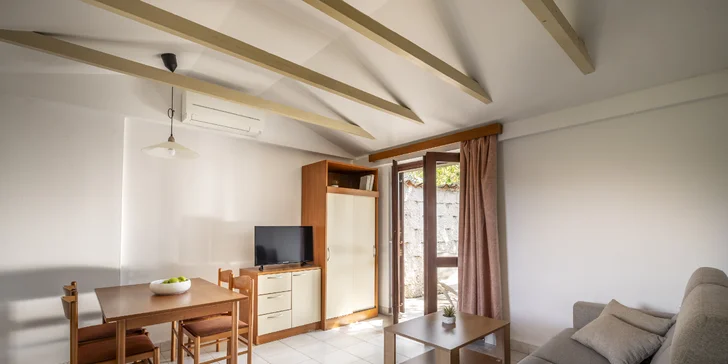 Hurá na Istrii: 3* apartmány priamo pri pláži, raňajky alebo polpenzia, bazén s toboganmi