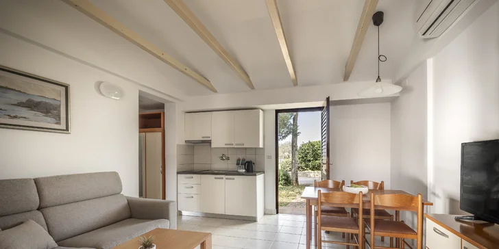 Hurá na Istrii: 3* apartmány priamo pri pláži, raňajky alebo polpenzia, bazén s toboganmi