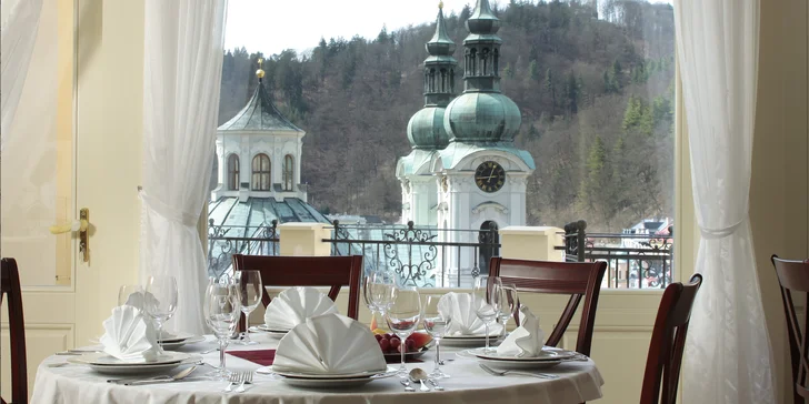 Pobyt v centre Karlových Varov: raňajky alebo polpenzia, bazén, sauna aj balíček procedúr