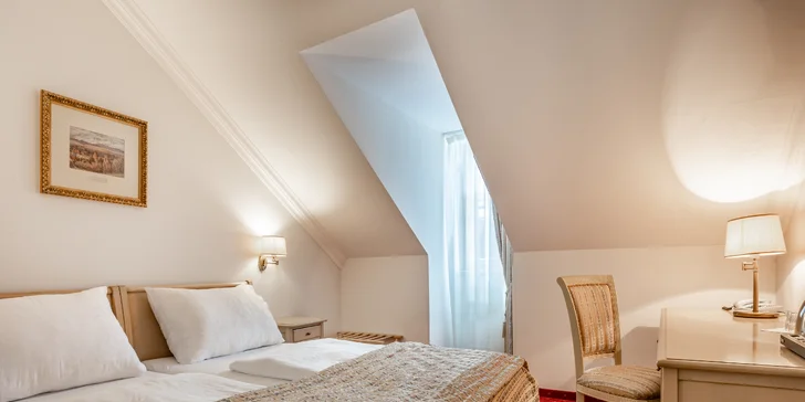 Pobyt v centre Karlových Varov: raňajky alebo polpenzia, bazén, sauna aj balíček procedúr