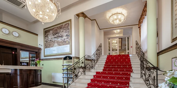 Pobyt v centre Karlových Varov: raňajky alebo polpenzia, bazén, sauna aj balíček procedúr