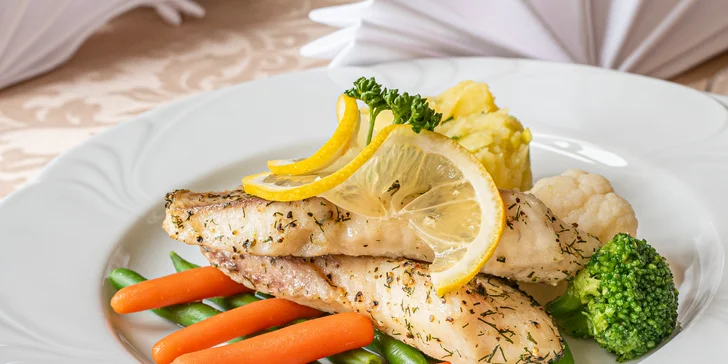 Pobyt v centre Karlových Varov: raňajky alebo polpenzia, bazén, sauna aj balíček procedúr