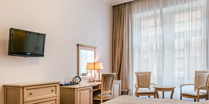 Pobyt v centre Karlových Varov: raňajky alebo polpenzia, bazén, sauna aj balíček procedúr