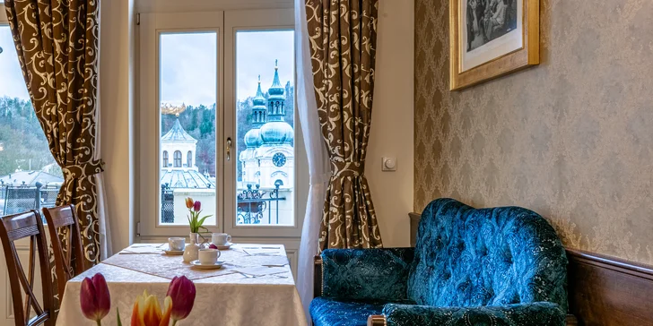 Pobyt v centre Karlových Varov: raňajky alebo polpenzia, bazén, sauna aj balíček procedúr