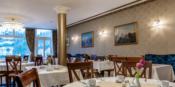 Pobyt v centre Karlových Varov: raňajky alebo polpenzia, bazén, sauna aj balíček procedúr