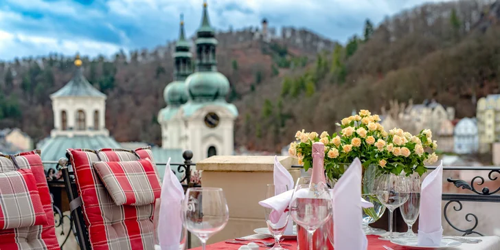 Pobyt v centre Karlových Varov: raňajky alebo polpenzia, bazén, sauna aj balíček procedúr