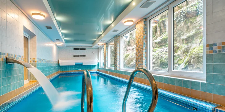Pobyt v centre Karlových Varov: raňajky alebo polpenzia, bazén, sauna aj balíček procedúr