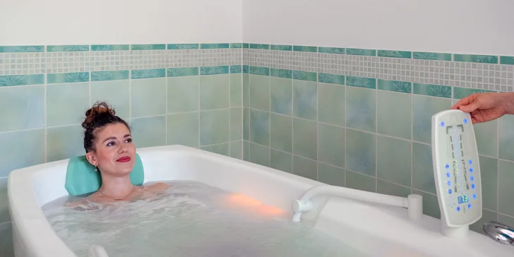 Pobyt v centre Karlových Varov: raňajky alebo polpenzia, bazén, sauna aj balíček procedúr