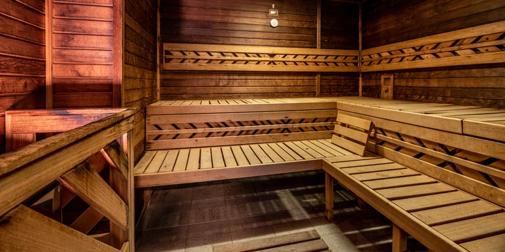 Pobyt v centre Karlových Varov: raňajky alebo polpenzia, bazén, sauna aj balíček procedúr