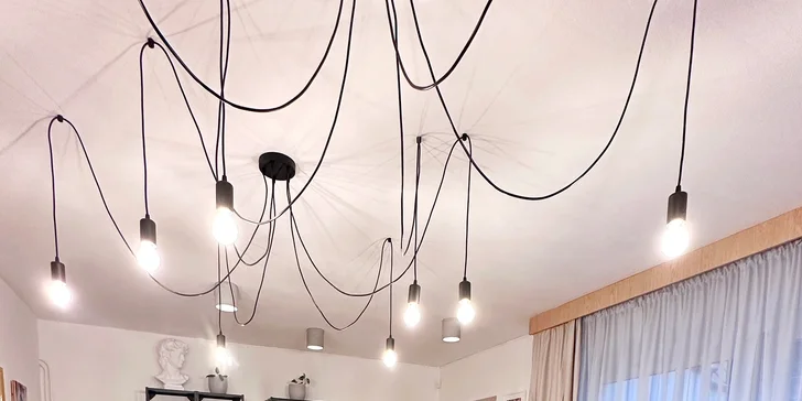 Zážitkové maľovanie obrazov: neónové alebo odtlačkami rastlín, skupinové alebo aj individuálne