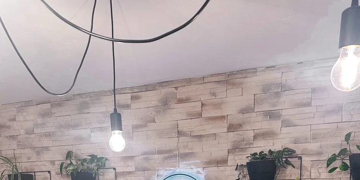 Zážitkové maľovanie obrazov: neónové alebo odtlačkami rastlín, skupinové alebo aj individuálne