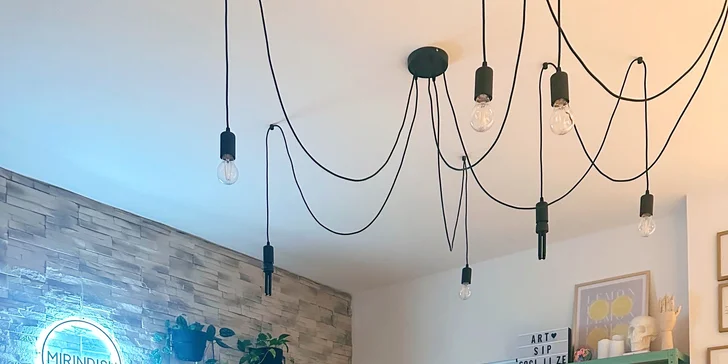 Zážitkové maľovanie obrazov: neónové alebo odtlačkami rastlín, skupinové alebo aj individuálne