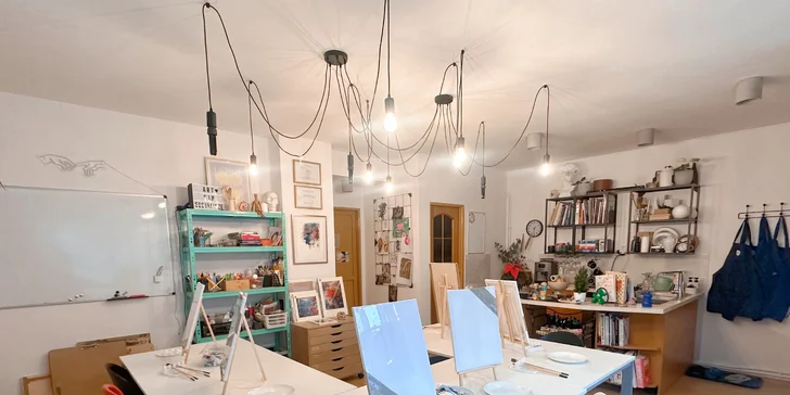 Zážitkové maľovanie obrazov: neónové alebo odtlačkami rastlín, skupinové alebo aj individuálne