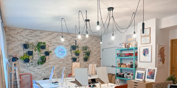 Zážitkové maľovanie obrazov: neónové alebo odtlačkami rastlín, skupinové alebo aj individuálne