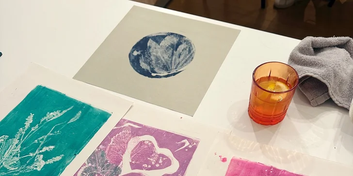 Zážitkové maľovanie obrazov: neónové alebo odtlačkami rastlín, skupinové alebo aj individuálne