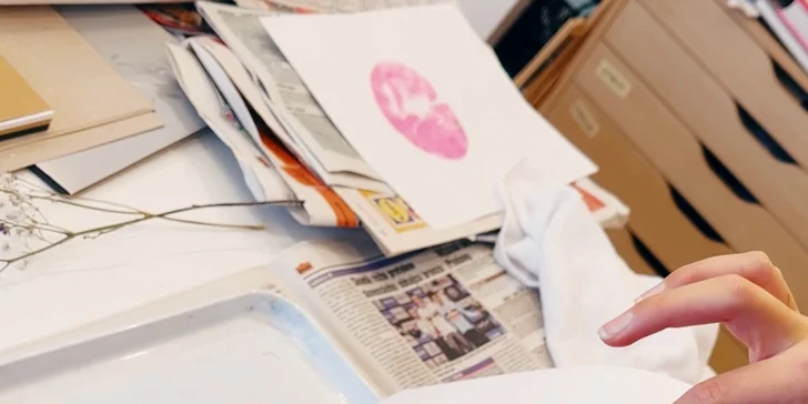 Zážitkové maľovanie obrazov: neónové alebo odtlačkami rastlín, skupinové alebo aj individuálne